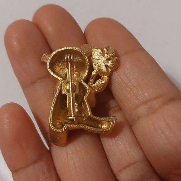 Vintage Adorable Teddy Bear Holding A Stem of Flower Gold Tone Brooch Pin - Picture 4 of 6